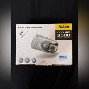 NIKON COOLPIX E3500 SWIVEL CAMERA